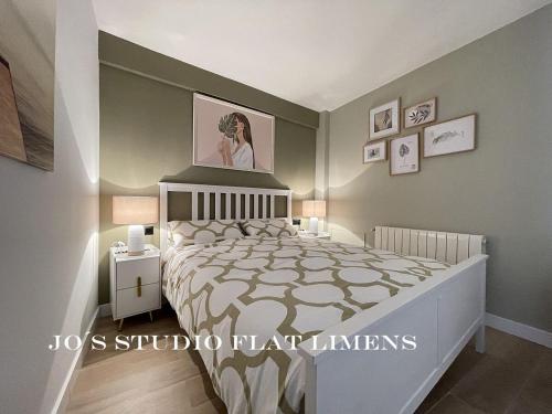Ένα ή περισσότερα κρεβάτια σε δωμάτιο στο Jo's Studio Flat Limens