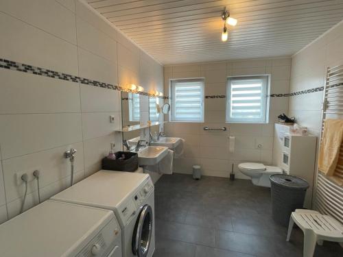 Ένα μπάνιο στο Ferienwohnung Helga
