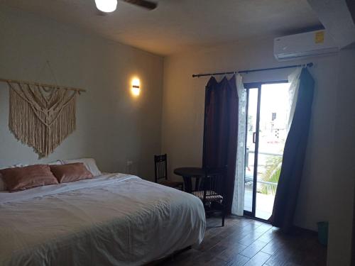 Postel nebo postele na pokoji v ubytování Hotel & Hostal 230