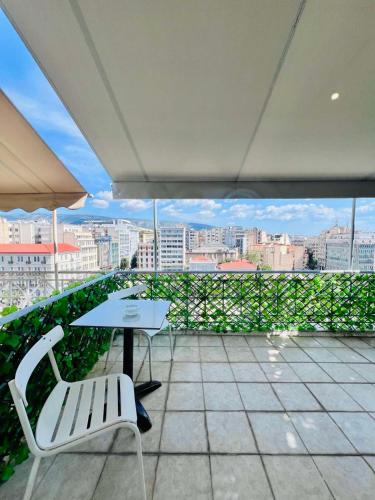 Acropolis Open Sky Family by Zeus Suites