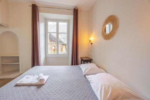 Ένα ή περισσότερα κρεβάτια σε δωμάτιο στο Hôtel Patricia - Strasbourg Hyper Centre
