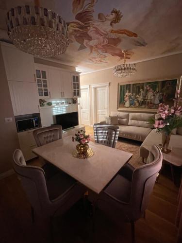 Ruang duduk di Deoni apartment Luxury