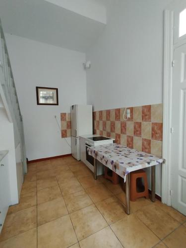 Apartment Atiki metro shared bathroom and kitchen