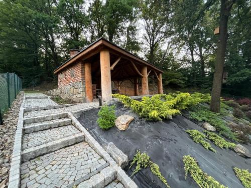 a small pavilion with steps and a building at Domek w Górach Bardzkich in Kamieniec Ząbkowicki