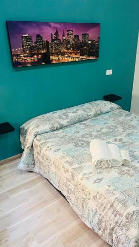 a bed in a room with a picture on the wall at Gevihome in Capua