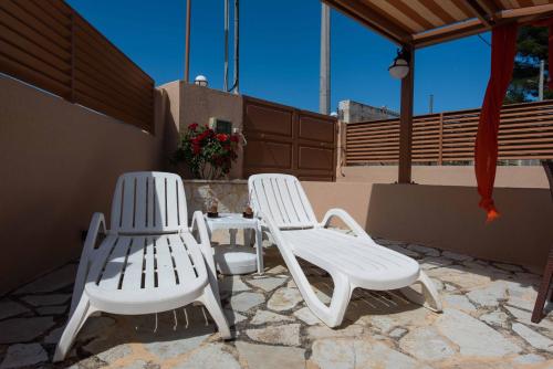 Φωτογραφία από το άλμπουμ του Glamour beautique villa στις Αχαρνές