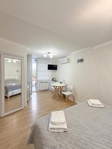 Ένα ή περισσότερα κρεβάτια σε δωμάτιο στο Hotel Kalyan & Spa