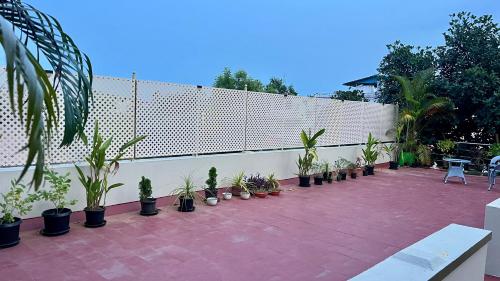 Κήπος έξω από το PENTHOUSE -Thanjavur home stays