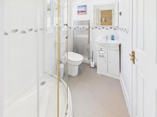 Ένα μπάνιο στο A peaceful apartment near the seaside