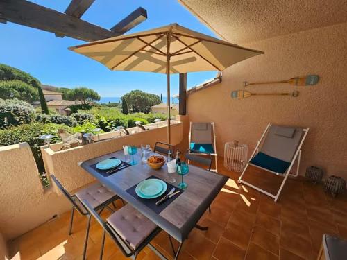 Studio vue mer panoramique, accès plage, piscine