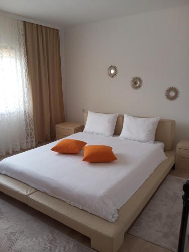 Ένα ή περισσότερα κρεβάτια σε δωμάτιο στο Apartmani Mušinbegović1