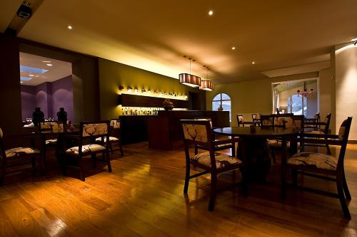 a restaurant with tables and chairs and a bar at Hotel Huacalera in Huacalera