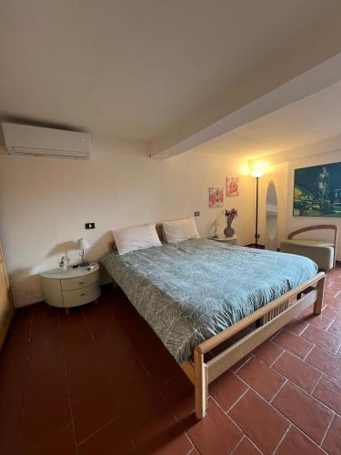 a bedroom with a bed with a blue comforter at Mari & Monti in Montignoso