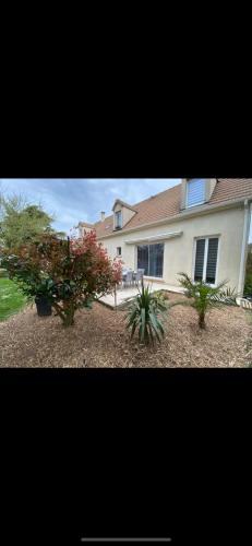 Giardino di Chez Maison familiale la heuniere 27950 Normandie logement autonome boîte à clé capacité 5 pers proche de giverny paris Rouen a13