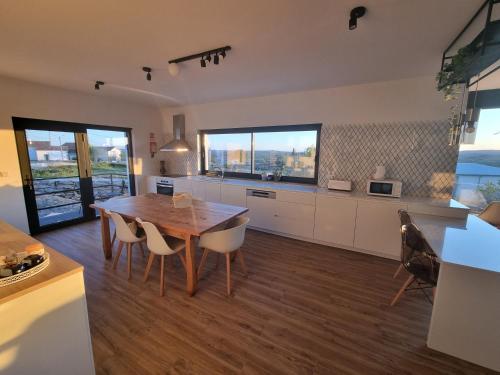 a kitchen and dining room with a table and chairs at Casa da Marquinhas in Ventozelo