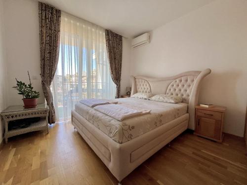 Plaza Apartment photo 2
