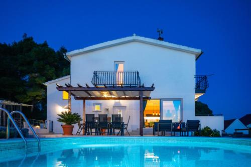 Villa Plenča - heated pool