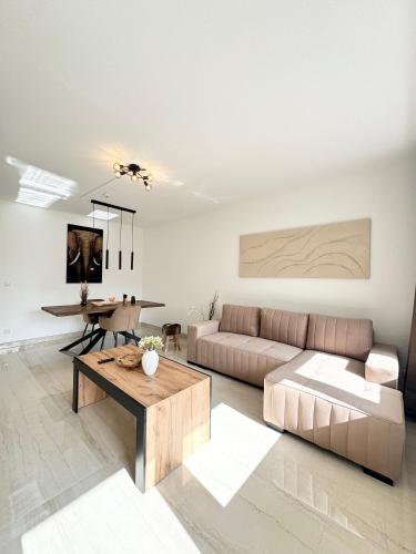 Χώρος καθιστικού στο REGENCY Apartments - Exklusive zentrale 50m2 Wohnung I Balkon I WiFi I Netflix