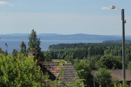 a street light and roofs with a view of the water at Backlund Boende i Dalarna in Rättvik