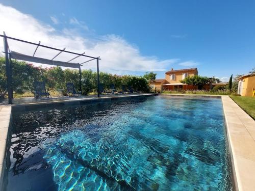 En Provence, Luberon, villa avec piscine à Maubec