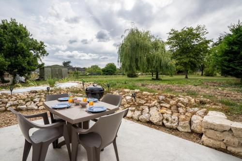 Taman di luar Aux 4 Ailes - 20 min from Beauval Zoo - 4 people