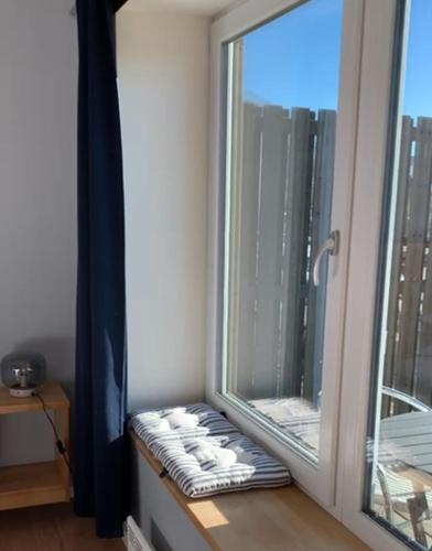 a window seat with a view of a city at Lygnerns Pensionat & Konferens in Sätila