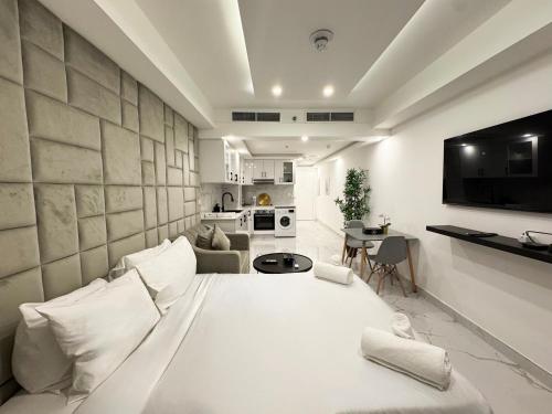 Modern & Stylish Studio Retreat