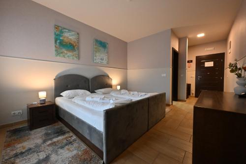 Ένα ή περισσότερα κρεβάτια σε δωμάτιο στο Hotel Lane