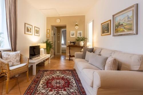 TV a/nebo společenská místnost v ubytování TRENTINO LODGE Via San Vito