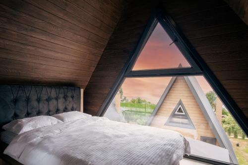 Un pat sau paturi într-o cameră la Ganita travel bungalov