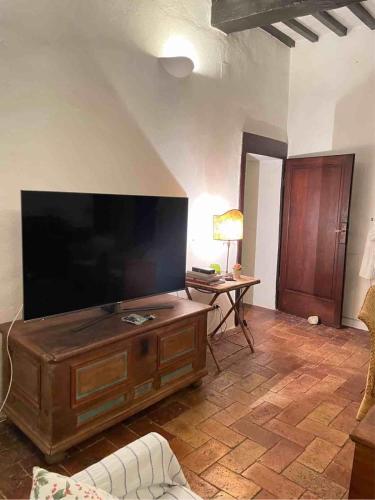 Μια τηλεόραση ή/και κέντρο ψυχαγωγίας στο La casa di Carlotta