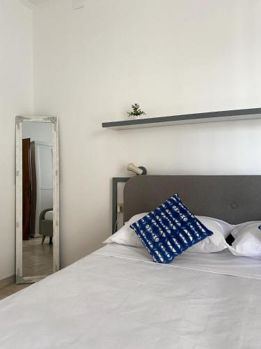 Letto o letti in una camera di Fronte Mare Apartment Private Beach & Free Park