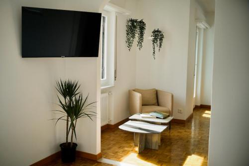 Gotthard Penthouse, Lake view