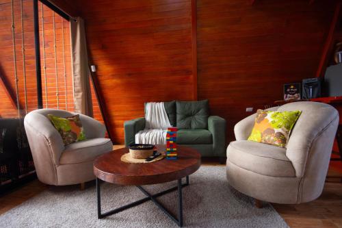 two chairs and a table in a living room at Betulio's Oasis in Fortuna