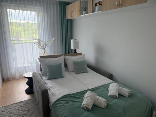 Ένα ή περισσότερα κρεβάτια σε δωμάτιο στο Apartament Księżycowy z garażem FV VAT