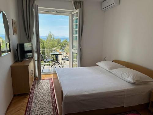 Spacious family apartment near the beach