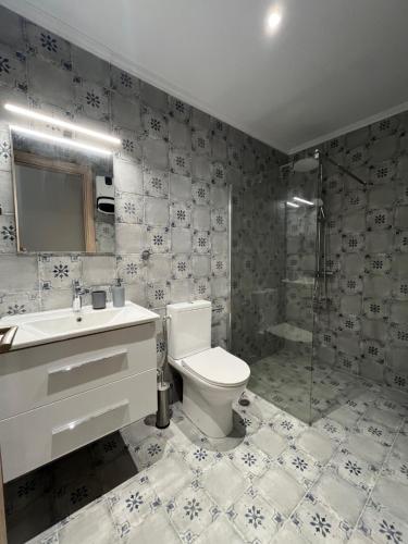 a bathroom with a toilet and a sink and a shower at Casa Plati 1 in Platí