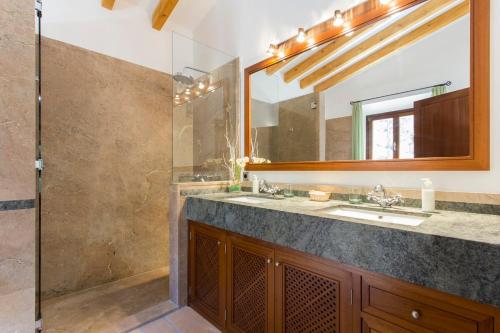 Ένα μπάνιο στο VILLA DEL MAR in Cala Deia