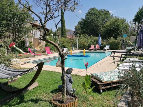Πισίνα στο ή κοντά στο Les chênes du lac