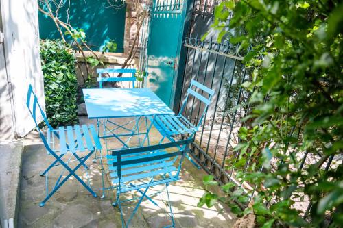 Cosy and calm suite with a terrace in Montmartre