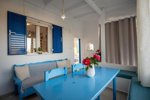 Χώρος καθιστικού στο Azzurro Naxos, Azzurro I - Azzurro II - Azzurro III