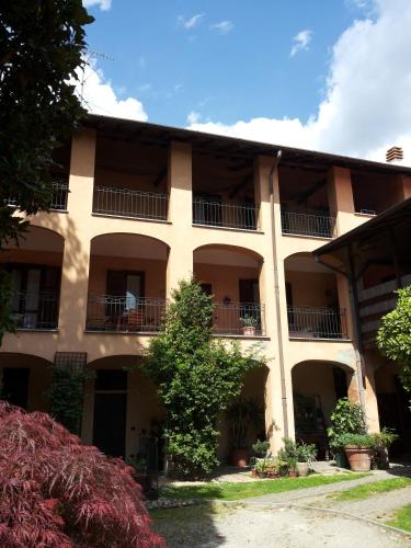 an apartment building with balconies on the side of it at B&B il Cortile Malpensa in Casorate Sempione