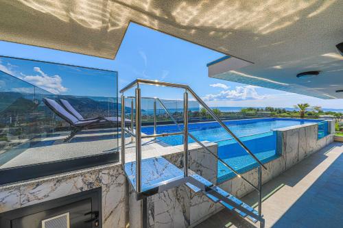 Sky Pool Penthouse with a huge heated private pool