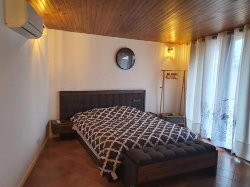 Fotografie z fotogalerie ubytování Beau studio avec piscine v Orange