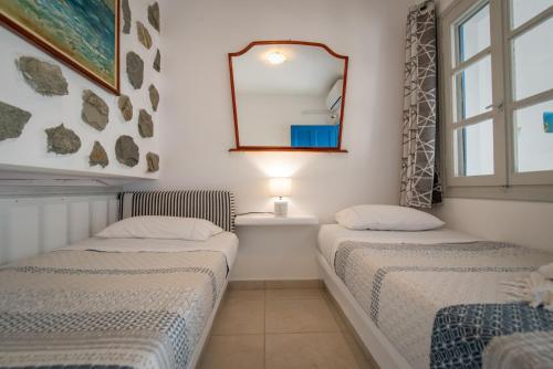 Ένα ή περισσότερα κρεβάτια σε δωμάτιο στο Azzurro Naxos, Azzurro I - Azzurro II - Azzurro III