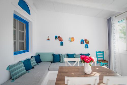 Χώρος καθιστικού στο Azzurro Naxos, Azzurro I - Azzurro II - Azzurro III