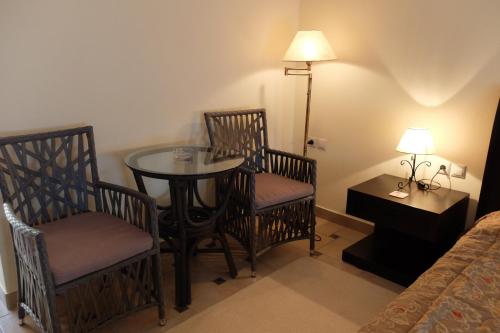 a room with a table and chairs and a bed at Agrabeli Apartments in Limne