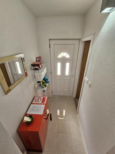 a hallway with a door and a table and a door at Studio apartman NN - Boračko jezero in Konjic