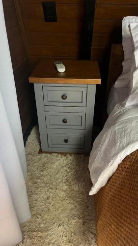 a bedroom with a bed and a night stand with a drawer at Rota do Engawno in Barracão