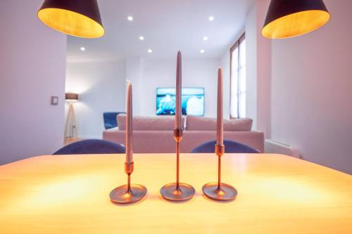 Ένα ή περισσότερα κρεβάτια σε δωμάτιο στο El Pilar Luxury Suites By VALENCIAFLATS EU